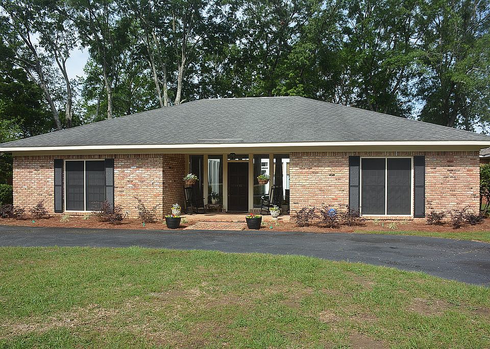 Convenient circular driveway