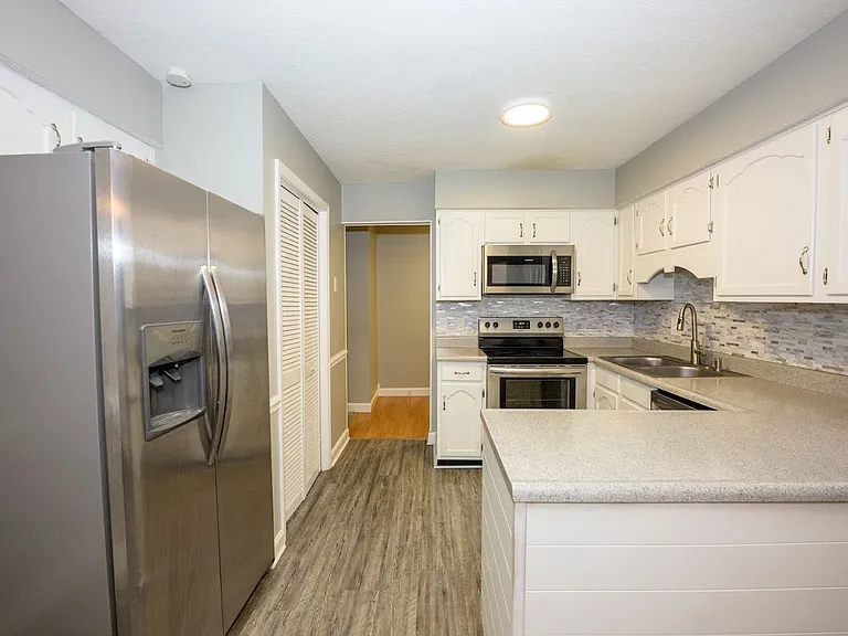 226 Carey Ln — Photo 8