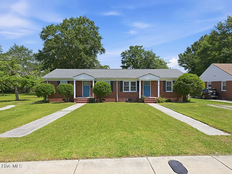 1714 Lucerne Way — Photo 2