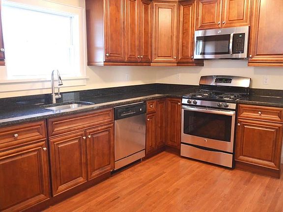 Spacious Eat-in kitchen