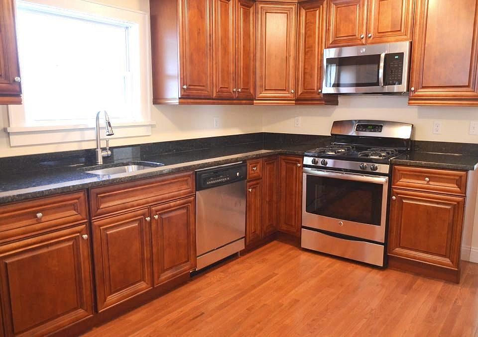 Spacious Eat-in kitchen