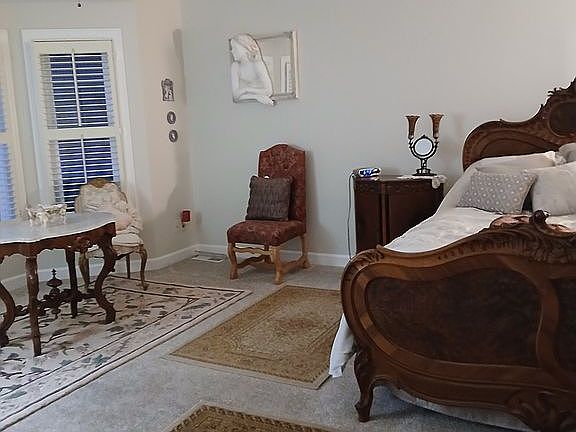 4th image of 60 Beacon Hill Dr