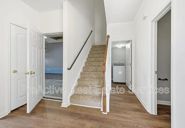 2021 Livingston St — Photo 25