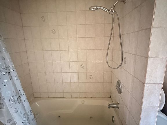 5th image of 2975 Joseph Howe Dr