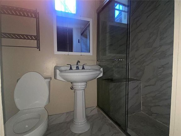 4th image of 2120 Prytania St #2B
