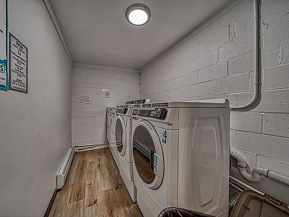 3rd image of 1725 Grand Island Blvd #4
