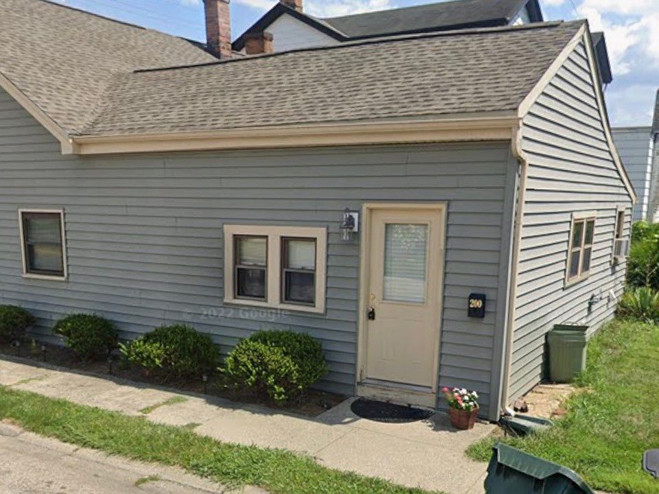 1st image of 400 E Broadway St #2