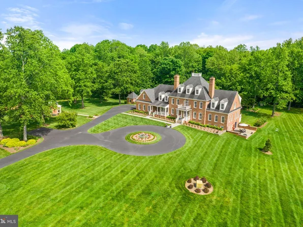 11723 Crest Hill Rd, Hume, VA 22639
