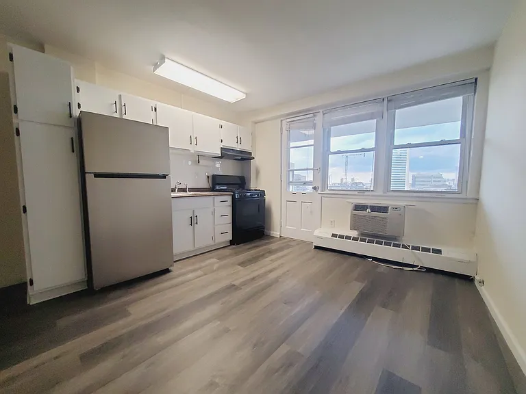 444 Bedford St #9 — Photo 2