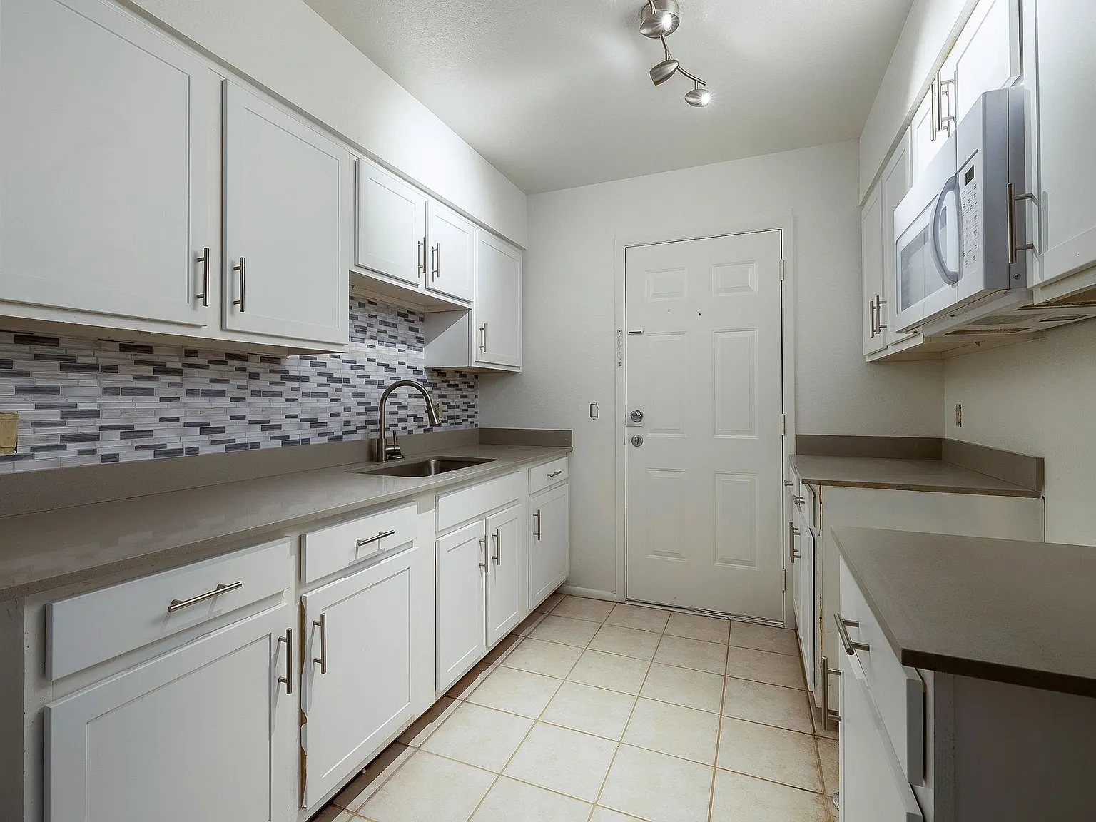 Meridian 21 Apartments — Photo 3