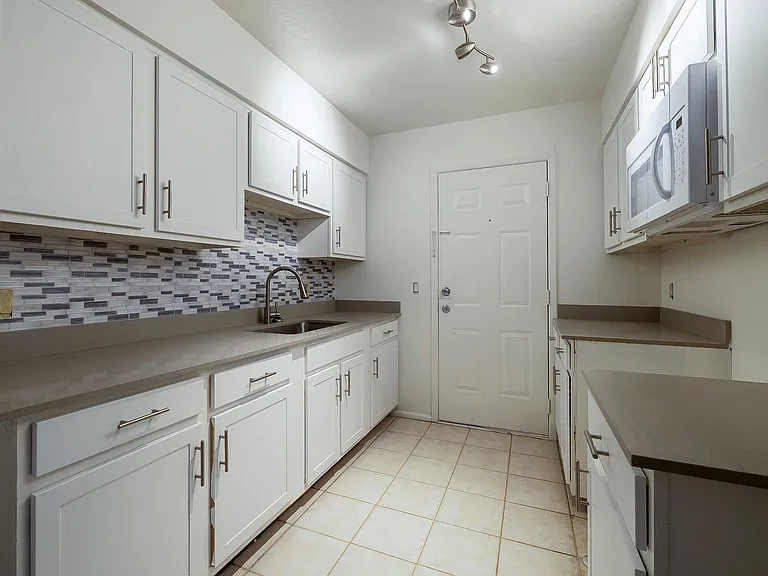 Meridian 21 Apartments — Photo 2