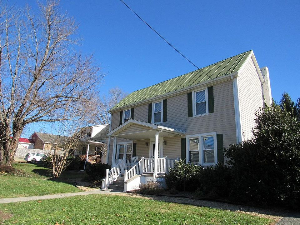 1st image of 405 Lester St NE