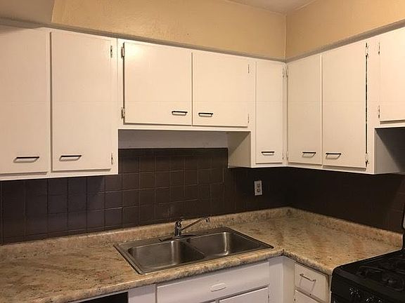 4th image of 3722 Baltimore Ave #5