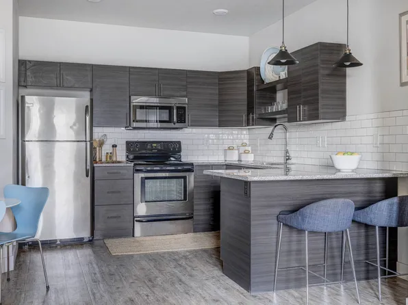 Avanti at Farmington Station