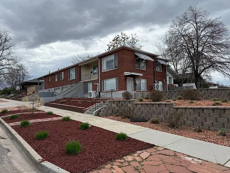 1238 E Crystal Ave — Photo 2