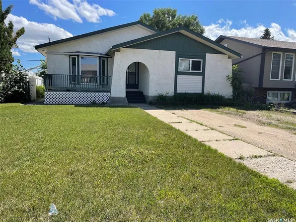 1331 Spadina STREET W, Moose Jaw, SK S6H 7G6