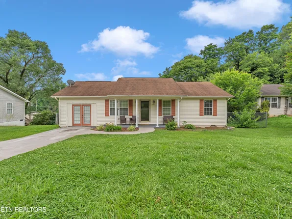 1013 Pleasant Knoll Ln, Knoxville, TN 37915