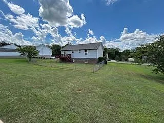 407 Bertha Way — Photo 32
