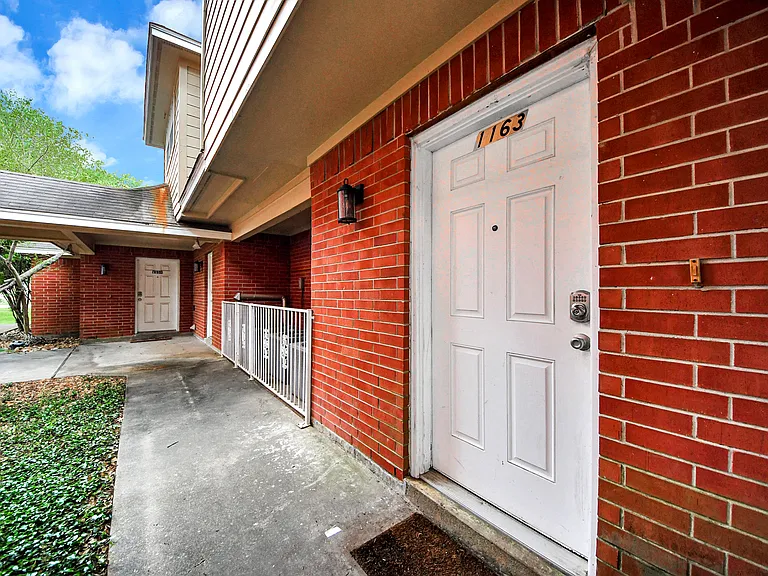 1163 Lovett St — Photo 45