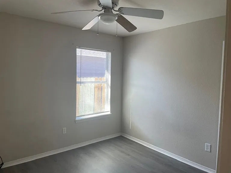 2429 Lorine Dr — Photo 6