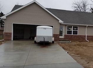 524 Cottonwood Cir, East Peoria, IL 61611