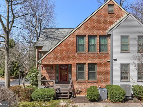 1107 Limerick Ct, Hummelstown, PA 17036