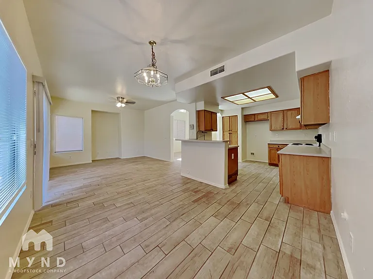 10524 W Almeria Rd — Photo 5