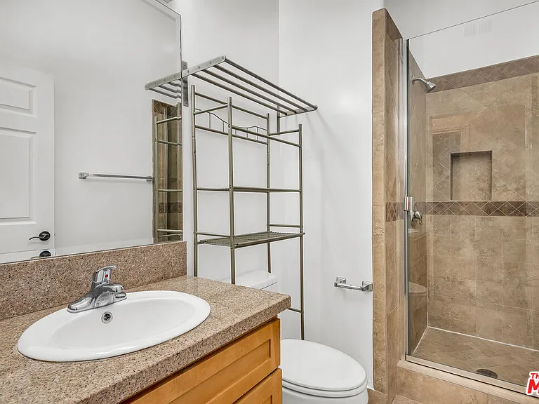 7338 Balboa Blvd #6 — Photo 18