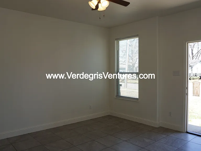 236 S Scott St #76028 — Photo 3