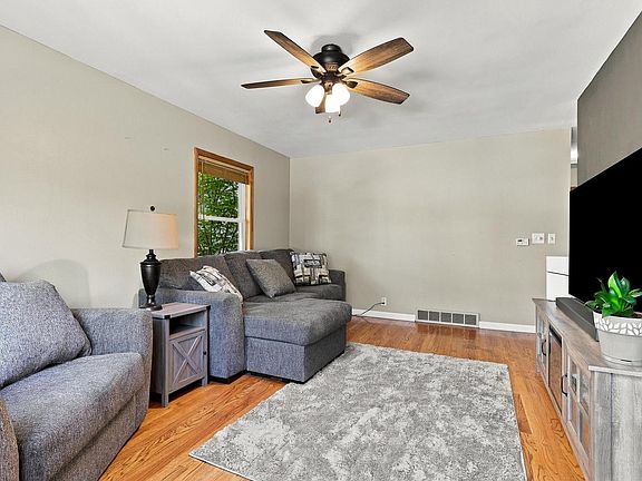 4th image of 915 N 9th STREET