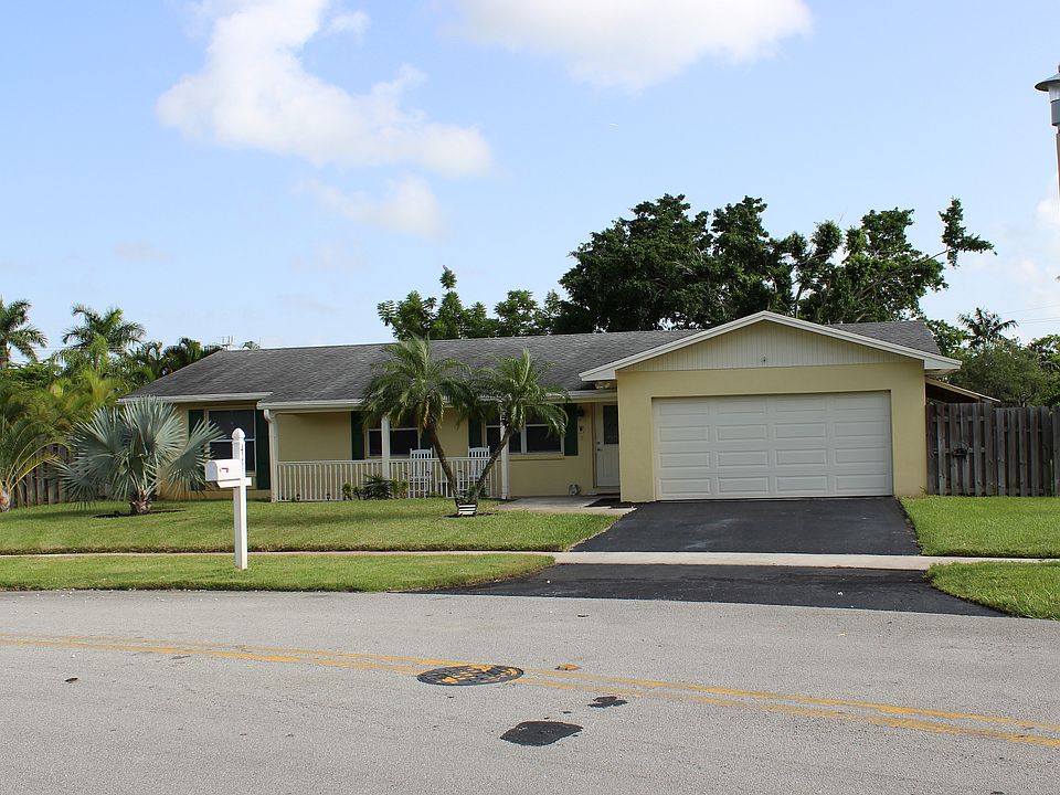 1st image of 411 Lake Tree Dr