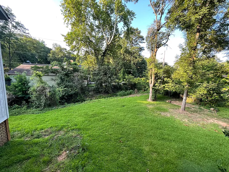 206 Rodborough Rd — Photo 10