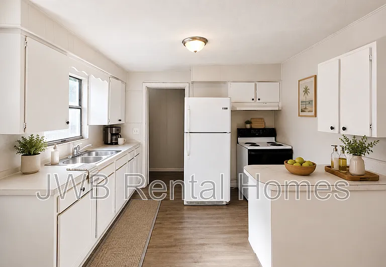 2319 Almeda St — Photo 3