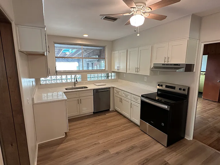 1166 Australia Ave — Photo 5