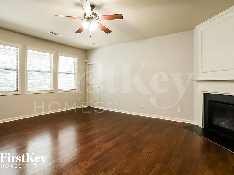 7768 Old Thyme Rd — Photo 2