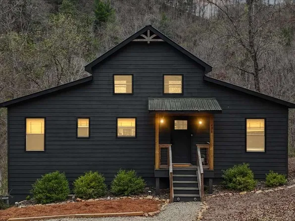 496 Meadow Ln, Talking Rock, GA 30175