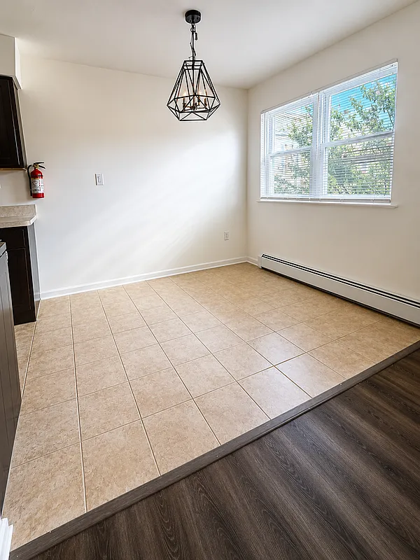 1 bed, 1.0 bath, 712 sqft, $1,900 — Photo 2