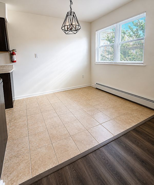 2nd image of 7 Windsor Ter APT F