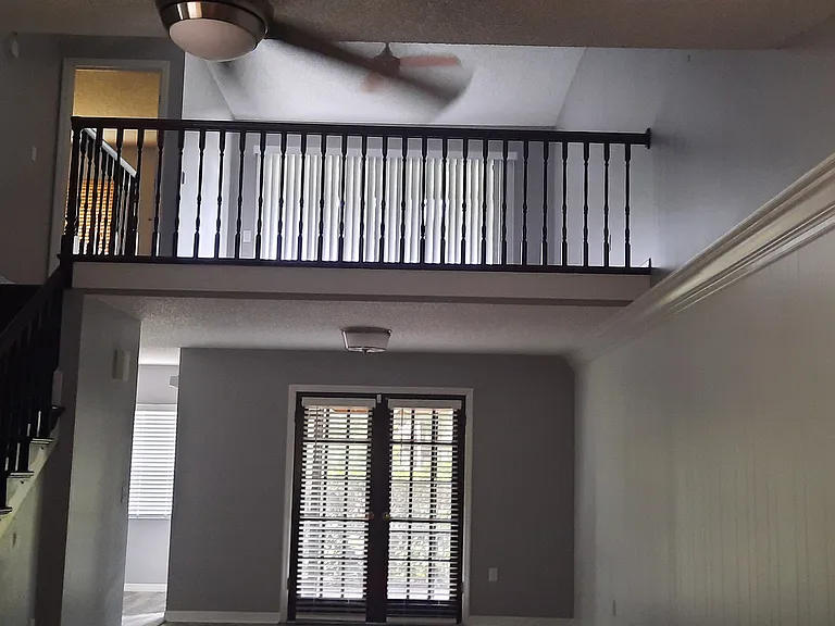 925 Fenton Ln — Photo 2