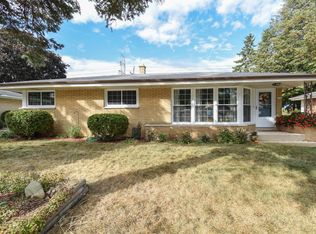 6252 W Plainfield Ave, Greenfield, WI 53220