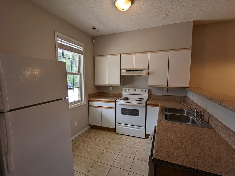 706 Sykes St — Photo 2