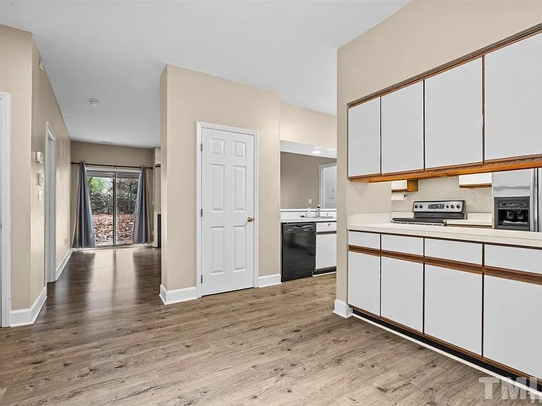 6121 Sunpointe Dr #103 — Photo 6