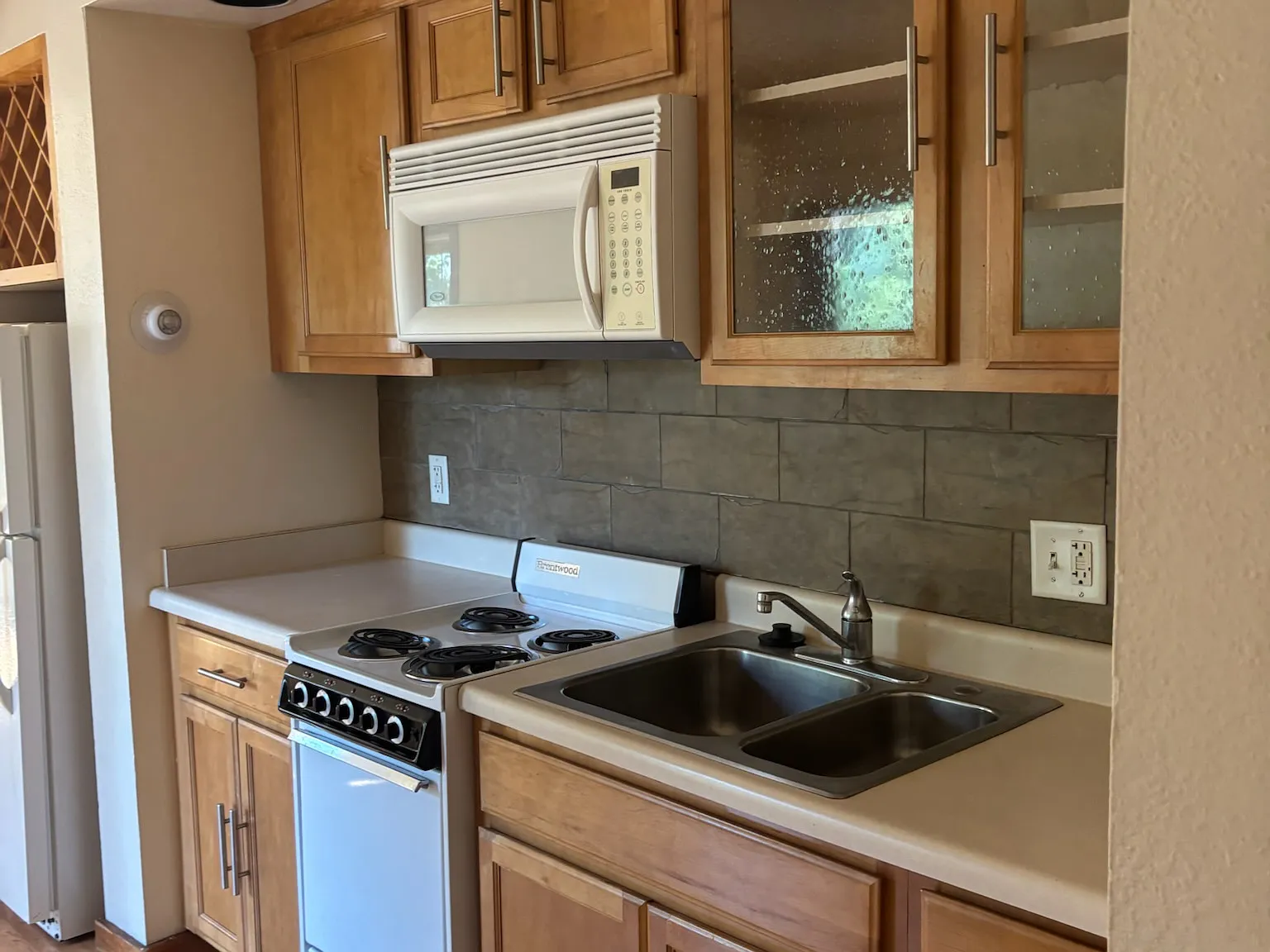 10 Langdon Street - J — Photo 2