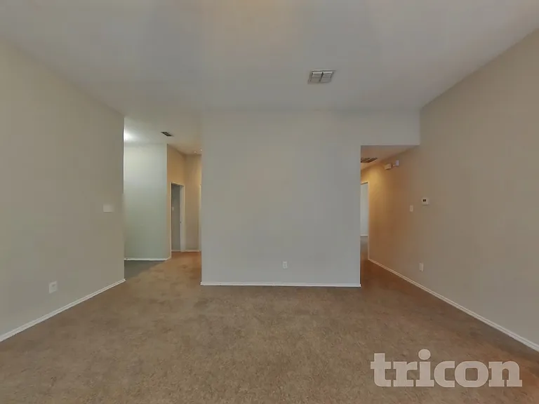 1915 Pin Oak Ln — Photo 3