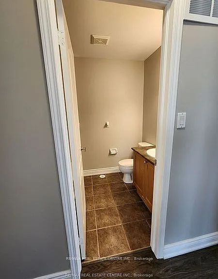950 Burgess Gdns — Photo 6