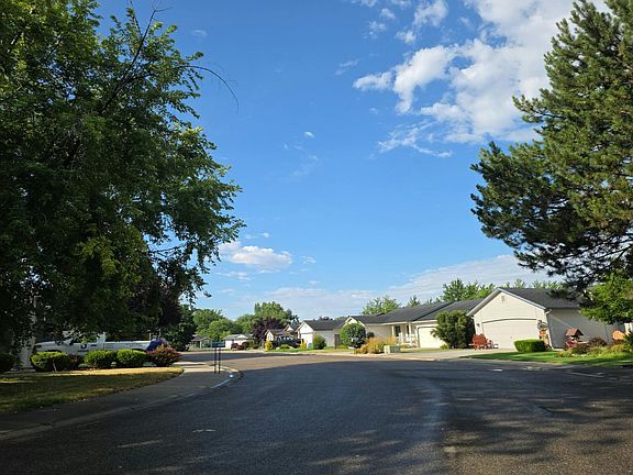 4th image of 1064 N Crestley Ave
