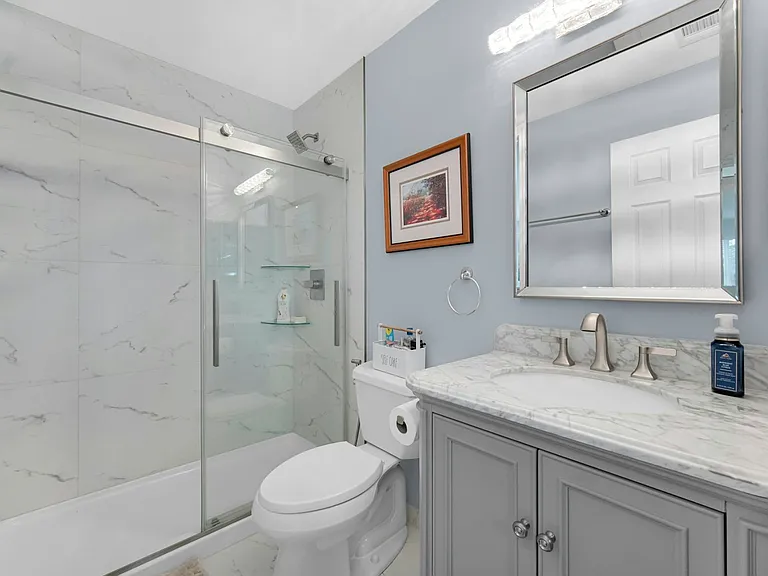 Full Hall Bath