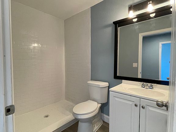 4th image of 2340 Wydine Dr