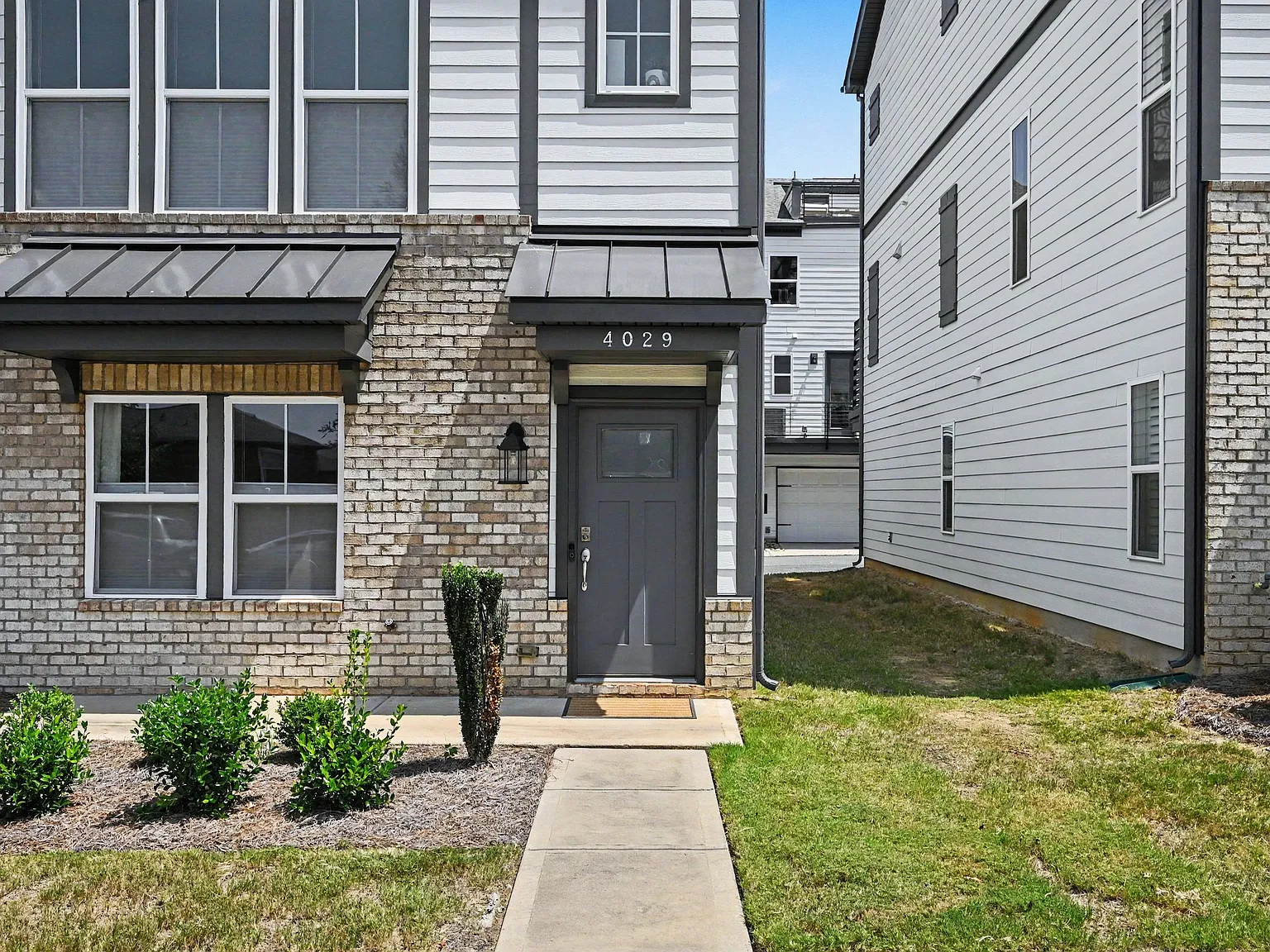 3 bed, 3.5 bath, 2000 sqft, $3,300 — Photo 3