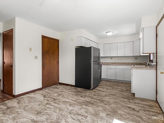 4th image of 527-531 Prairie St